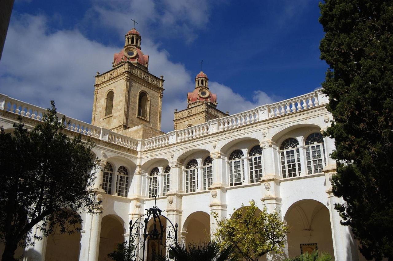 Pierre & Vacances Menorca Cala Blanes Cala'N Blanes  Екстериор снимка